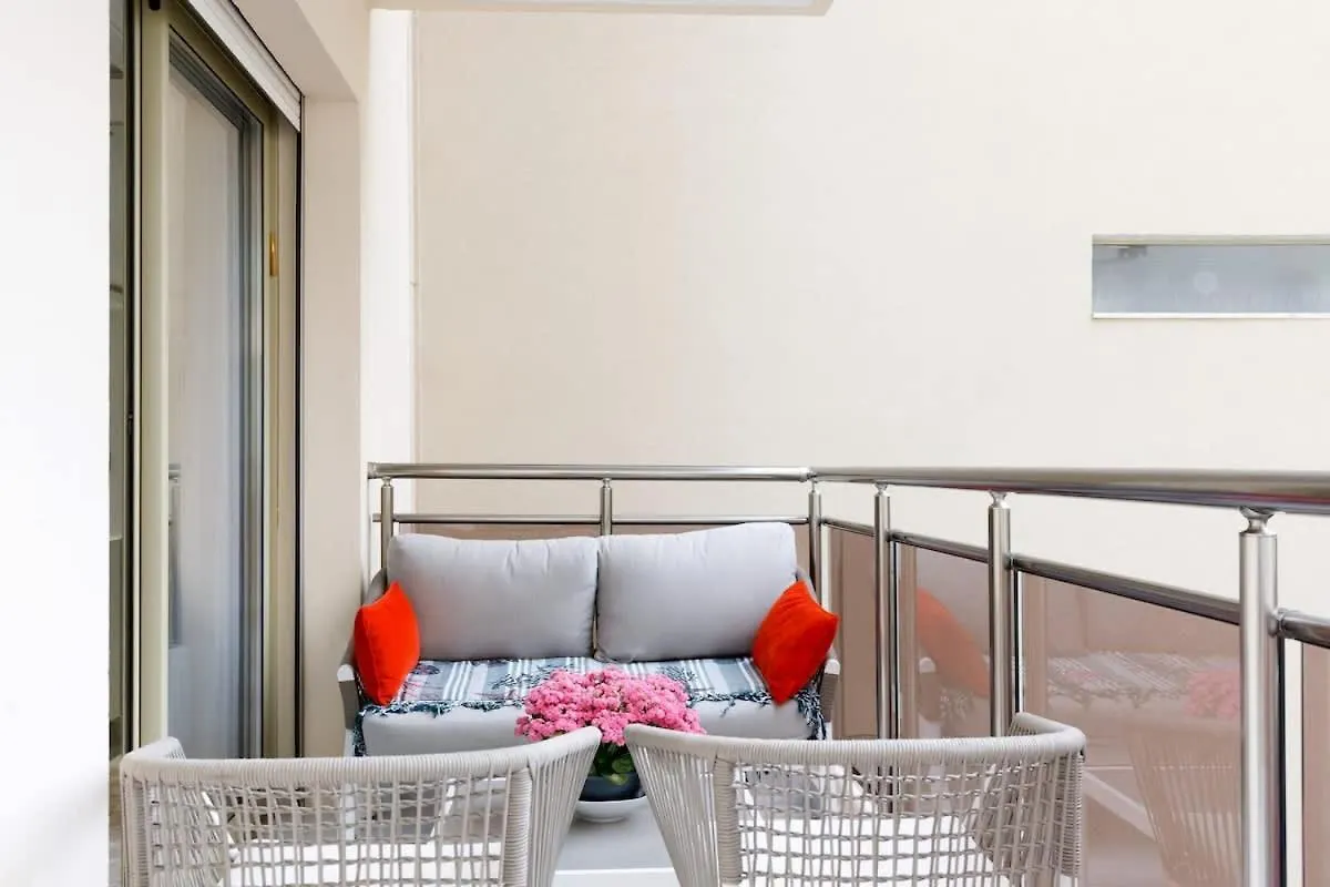 Carlton Area Superb 1 Bedroom Cannes Apartment